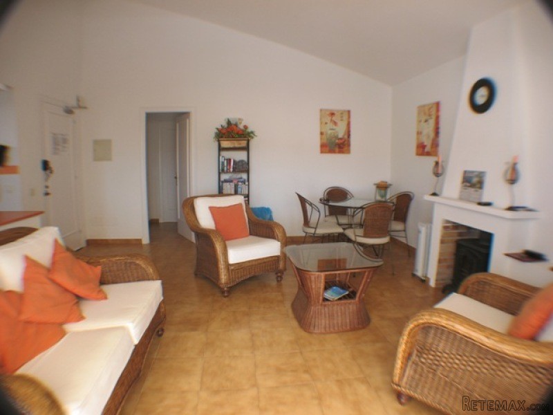 3 Bedrooms Building For Sale - 2