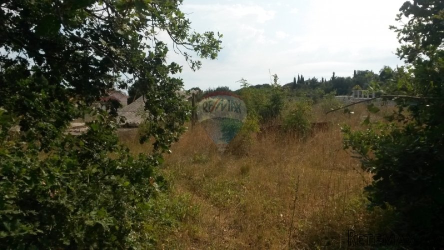 Šišan, građevinsko zemljište u mirnoj ulici