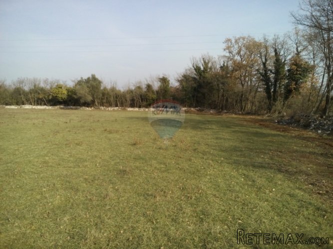 ISTRA, KRNICA GRAĐEVINSKO ZEMLJIŠTE S GRAĐEVINSKOM DOZVOLOM