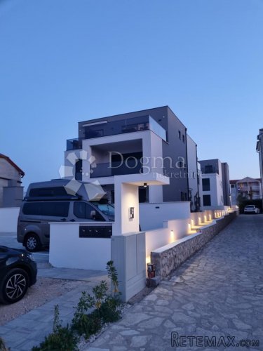 MURTER- PENTHOUSE S POGLEDOM NA MORE I MJESTO