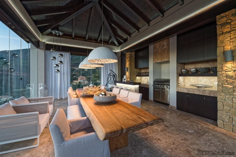 Luxurious Top Quality Villa in..