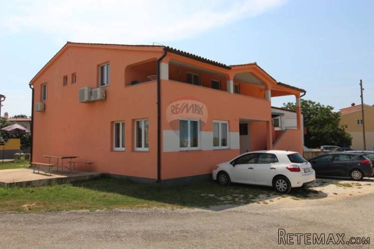 PULA, KUĆA SA 4 APARTMANA I KONFORNIM STANOM 144 m2
