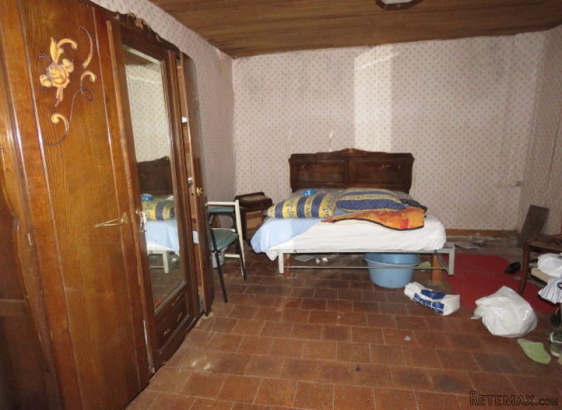 Old cottage in the mediaeval quarter to.. - 2