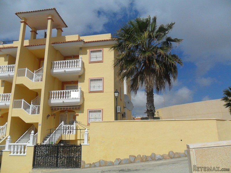 2 bedroom, 1 bathroom Apartment..