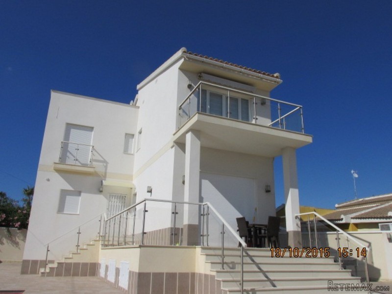 3 Bedrooms - Villa - Alicante - For Sale