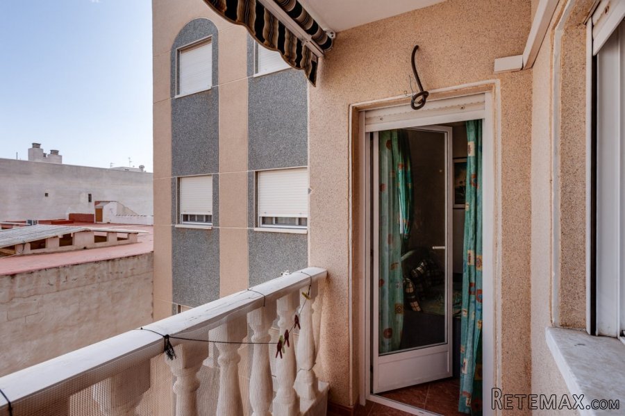 Apartamento en muy buen estado en Torrevieja. Está situado..
