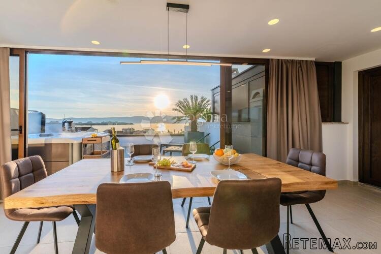 TURANJ - PENTHOUSE S POGLEDOM NA MORE