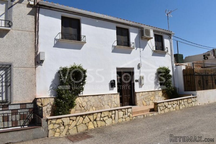 NEW & EXCLUSIVE LISTING TO VOSS HOMES - THIS REALLY IS A.. - 4
