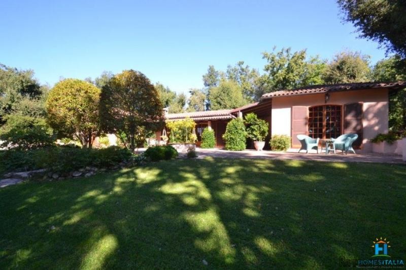 Marvellous villa with pool and land - 2