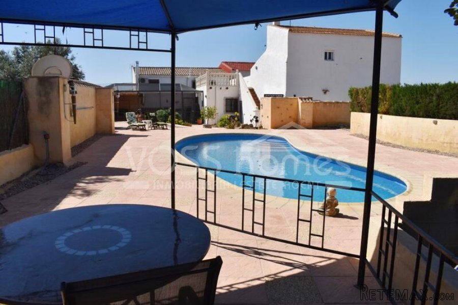 NEW & EXCLUSIVE LISTING TO VOSS HOMES - THIS REALLY IS A.. - 6