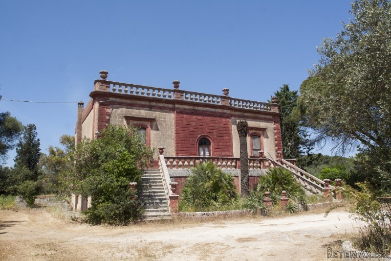 V000202, Extraordinary Villa For Sale..