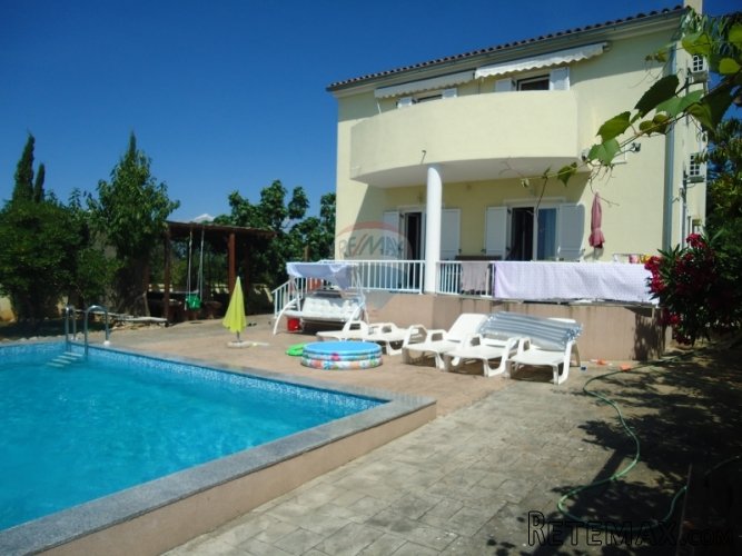 ŠTINJAN, APARTMANSKA KUĆA SA PREDIVNIM POGLEDOM NA MORE