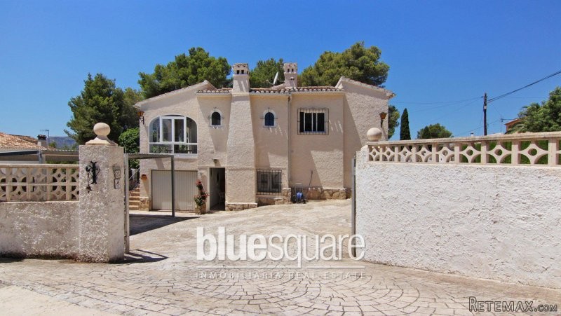3 Bedroom 2 Bathroom Villa For Sale in..