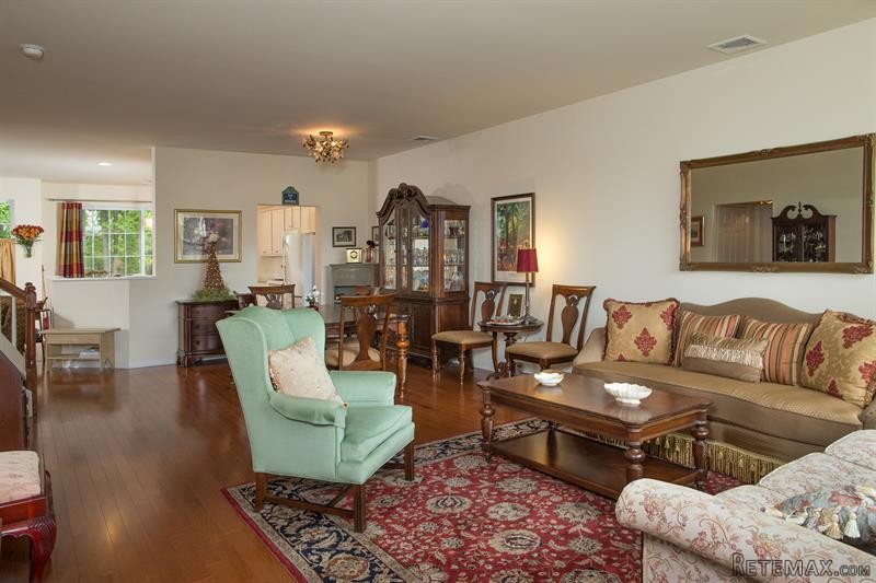 3 bedroom House For Sale: 22 Halley Ct.. - 2