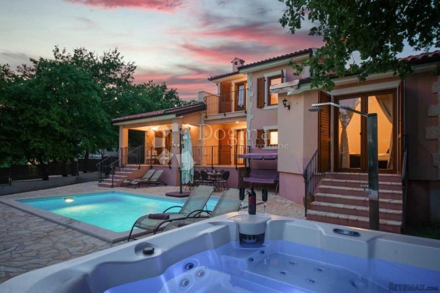 ELEGANTNA VILLA SA BAZENOM NADOMAK POREČA - 2