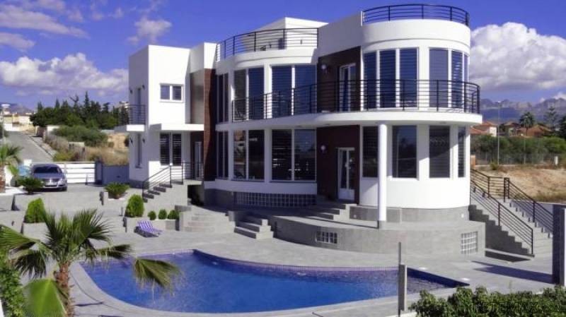 5 Bedroom 5 Bathroom Villa In Benidorm..