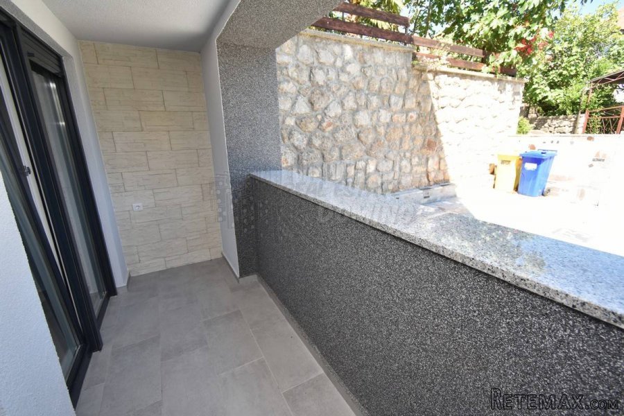 Apartman u prizemlju zgrade-adaptirano!! - 3