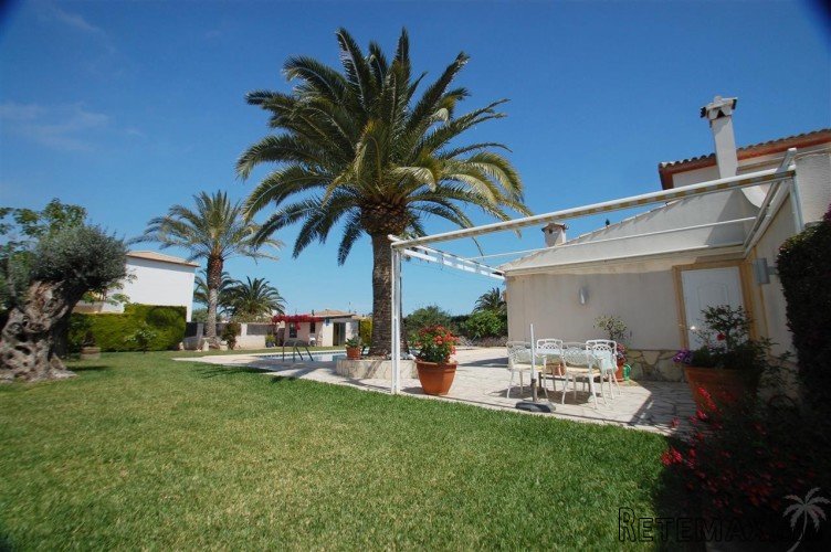 Beautiful, luxury Villa in a quiet residential area of Els.. - 3