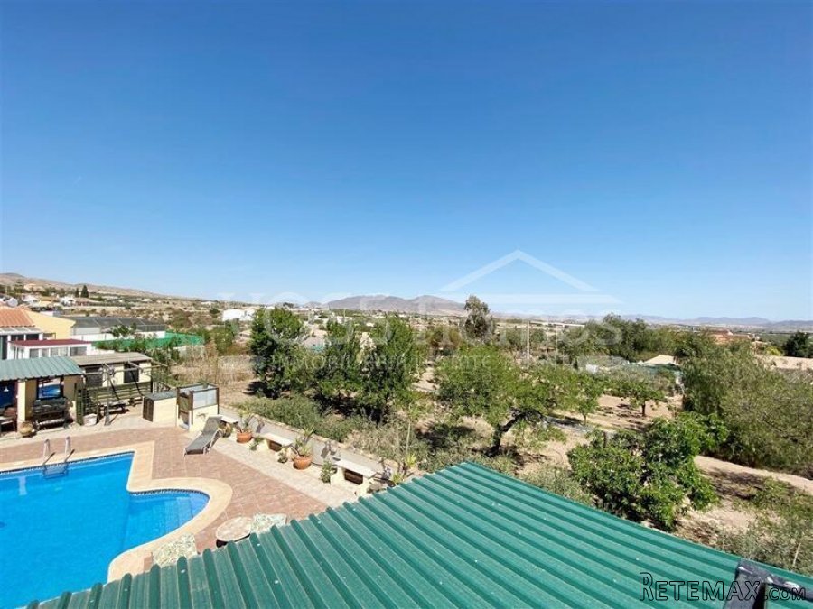 NEW & EXCLUSIVE LISTING TO VOSS HOMES - A spacious 3 bed.. - 3