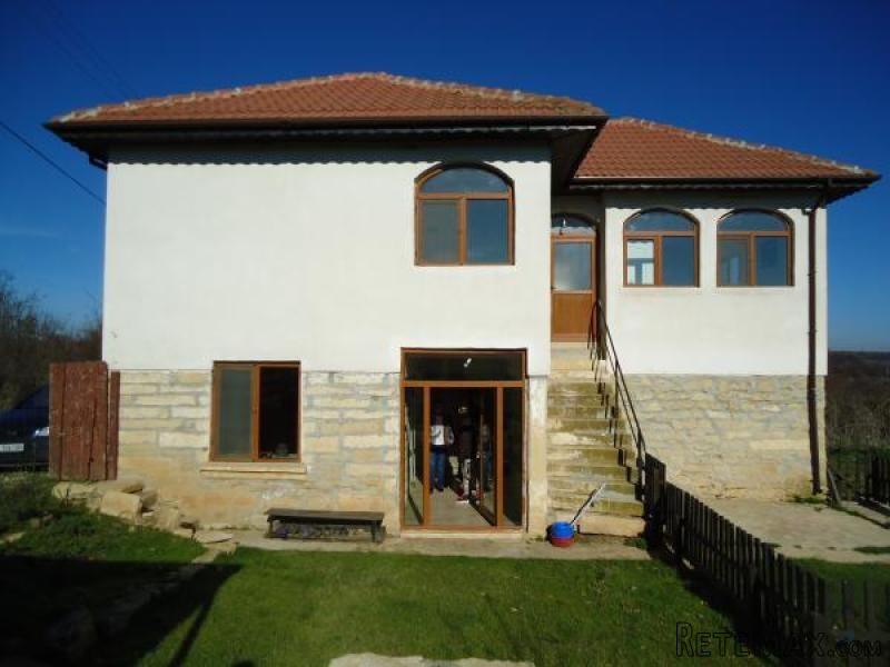 3 BED fully refurbished property with..