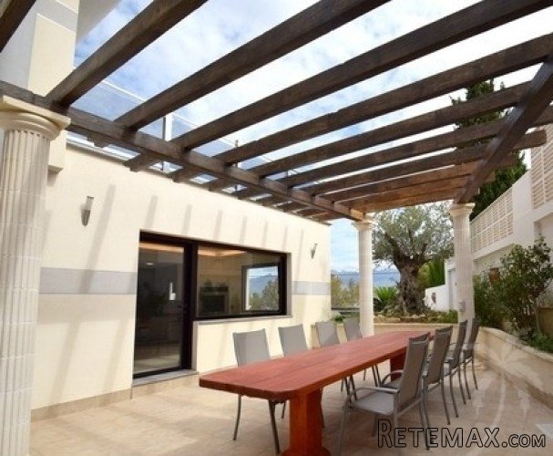 Modern luxury villa within easy walking distance of all.. - 4