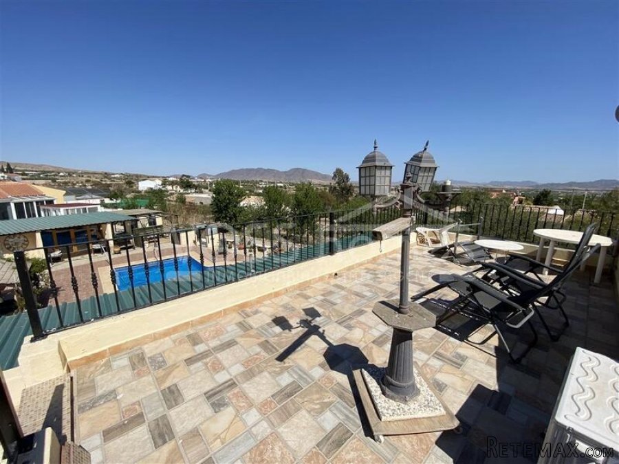 NEW & EXCLUSIVE LISTING TO VOSS HOMES - A spacious 3 bed.. - 4