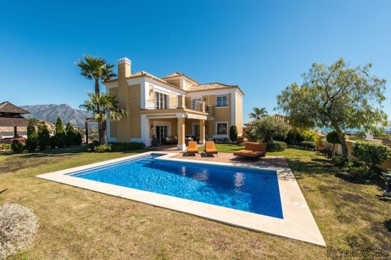 4 Bedrooms - Villa - Malaga - For Sale