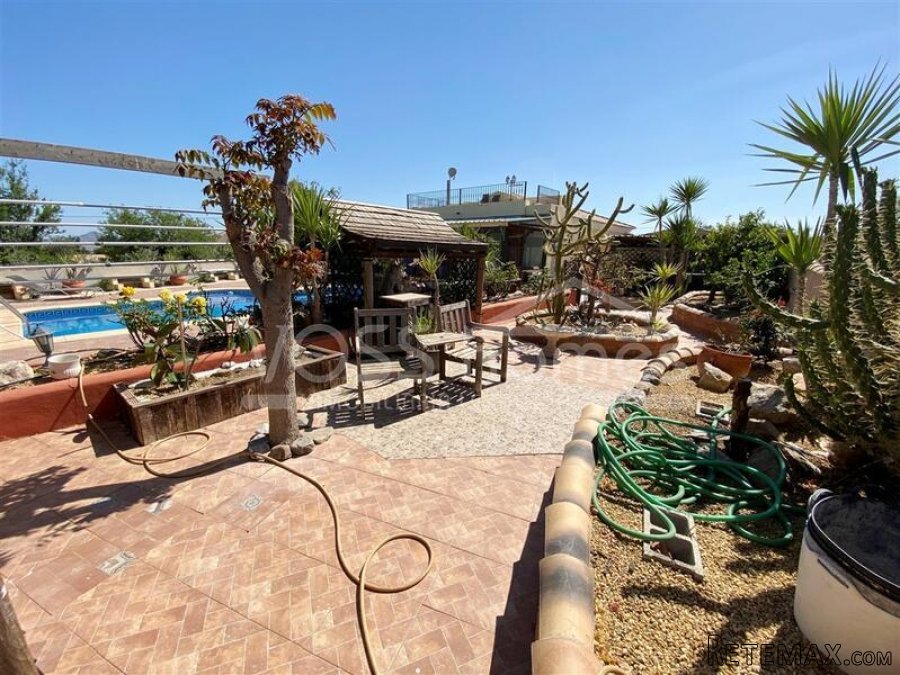 NEW & EXCLUSIVE LISTING TO VOSS HOMES - A spacious 3 bed.. - 6