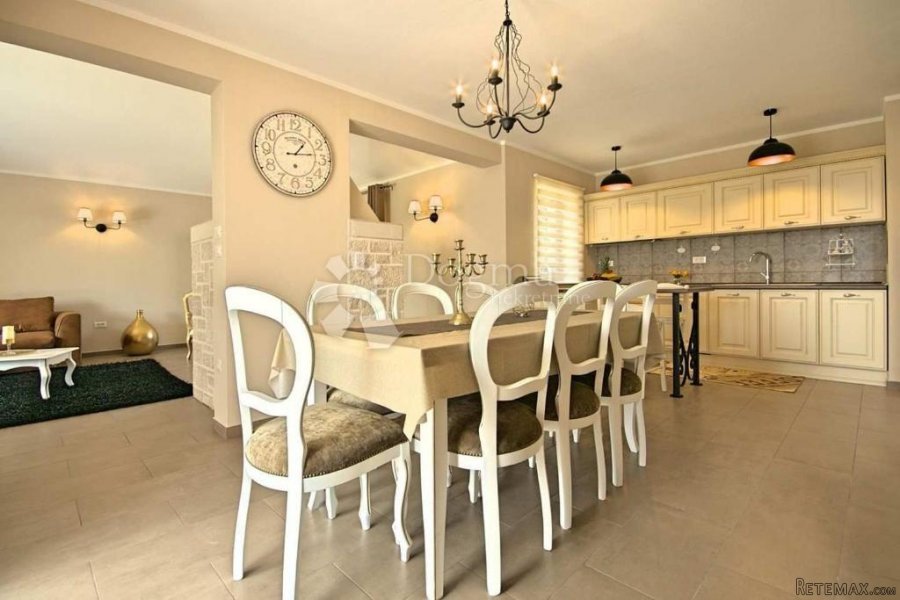 ELEGANTNA VILLA SA BAZENOM NADOMAK POREČA - 7