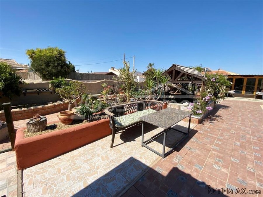 NEW & EXCLUSIVE LISTING TO VOSS HOMES - A spacious 3 bed.. - 7