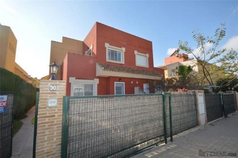 3 bedroom semi-detached bungalow for..