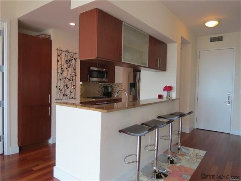 2 bedroom House For Sale: 175 Huguenot..