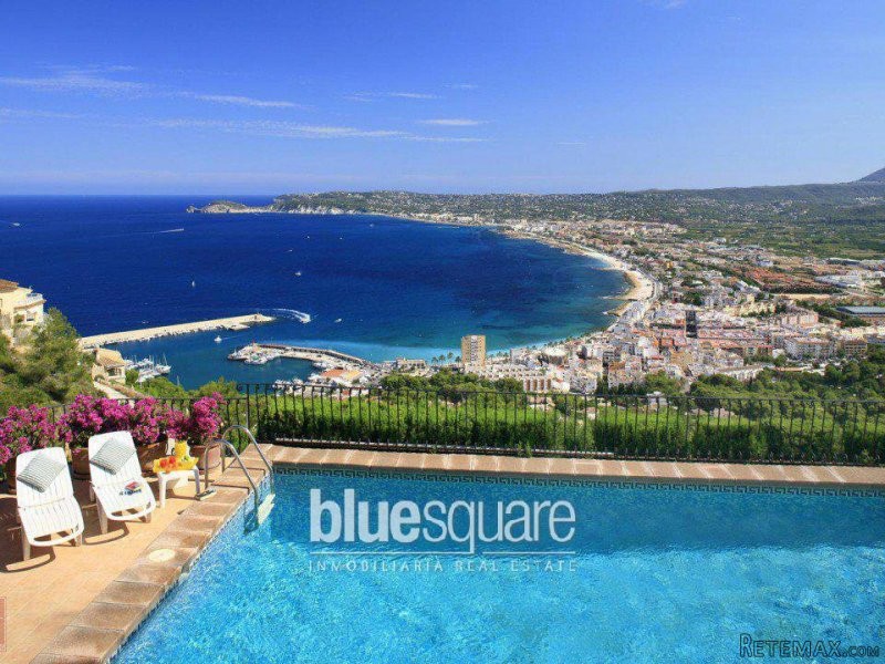 Villa with breathtaking views over the..