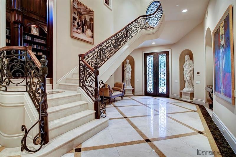 5 bedroom House For Sale: 11102.. - 2