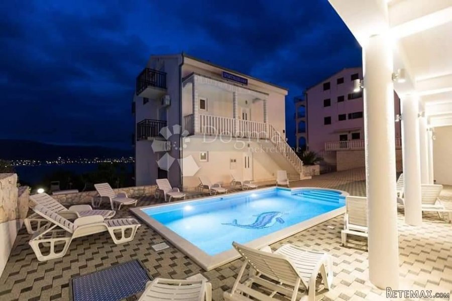 Apartmanska kuća na odličnoj poziciji - prava poslovna prili