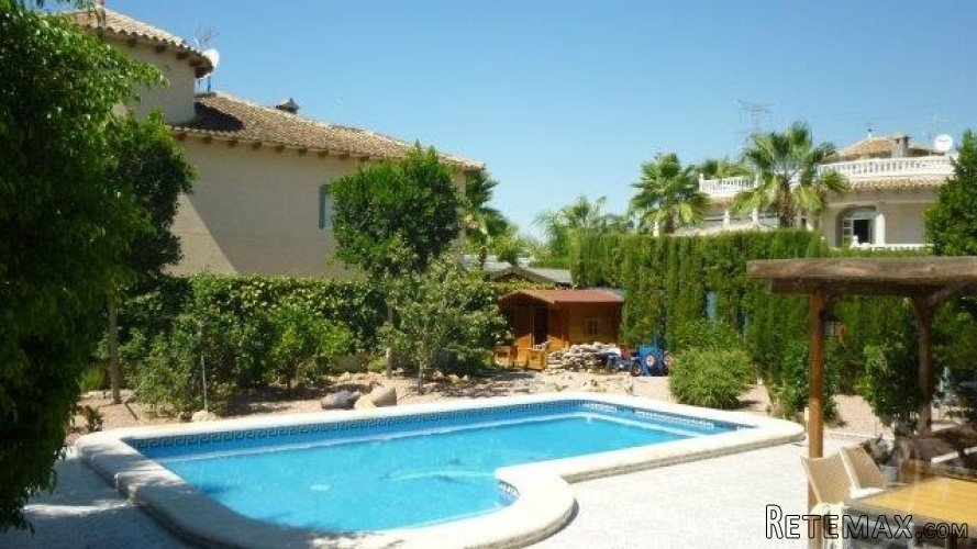 This beautiful villa has a built area of ​​over 400m2, the v.. - 3