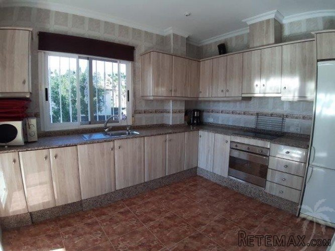 This beautiful villa has a built area of ​​over 400m2, the v.. - 4