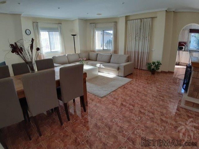 This beautiful villa has a built area of ​​over 400m2, the v.. - 5