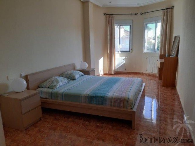 This beautiful villa has a built area of ​​over 400m2, the v.. - 6