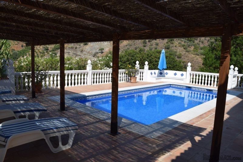 Villa for Sale in Comares 270.000.. - 2