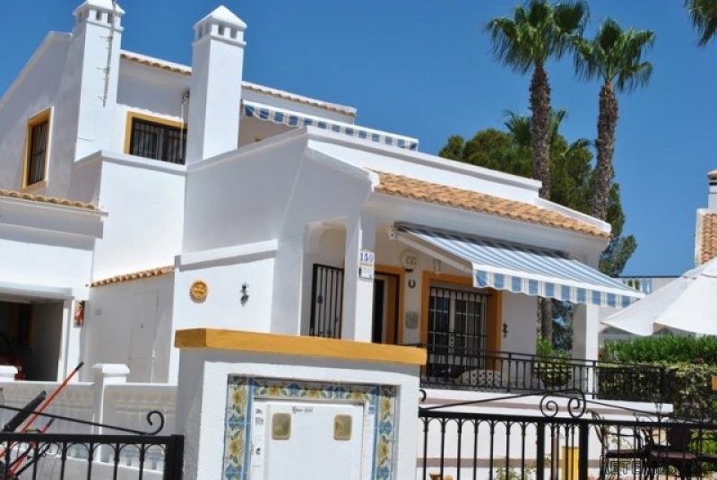 3 Bedrooms - Villa - Alicante - For Sale