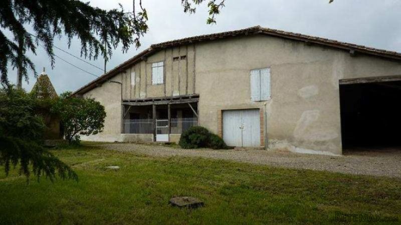 Farmhouse with 10 Hectares - 2