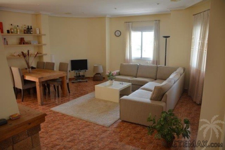 This beautiful villa has a built area of ​​over 400m2, the v.. - 8