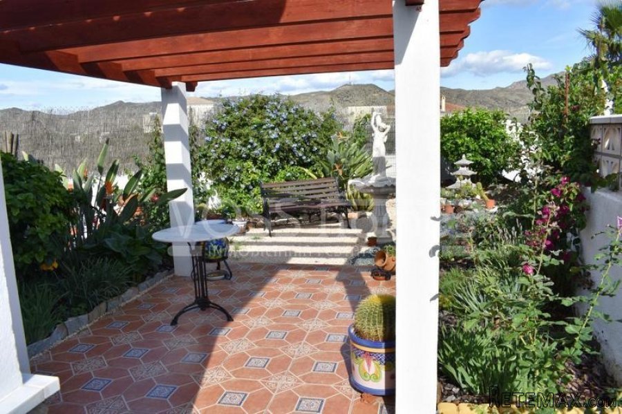 EXCLUSIVE TO VOSS HOMES - An immaculately presented, 3.. - 10