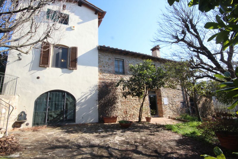 Classic Tuscan Land House
