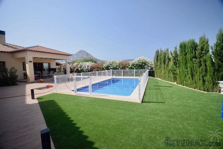 Modern contemporary style one level 3 bedroom villa built.. - 2
