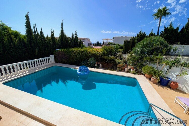 This renovated villa with garage and pool for sale in La.. - 2