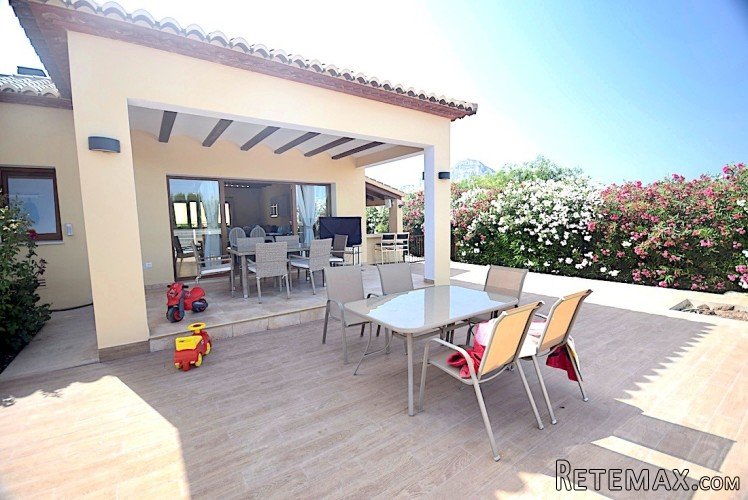 Modern contemporary style one level 3 bedroom villa built.. - 3