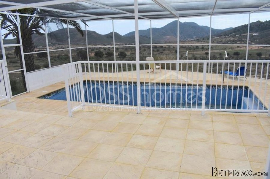 EXCLUSIVE TO VOSS HOMES - Recently improved country house.. - 4