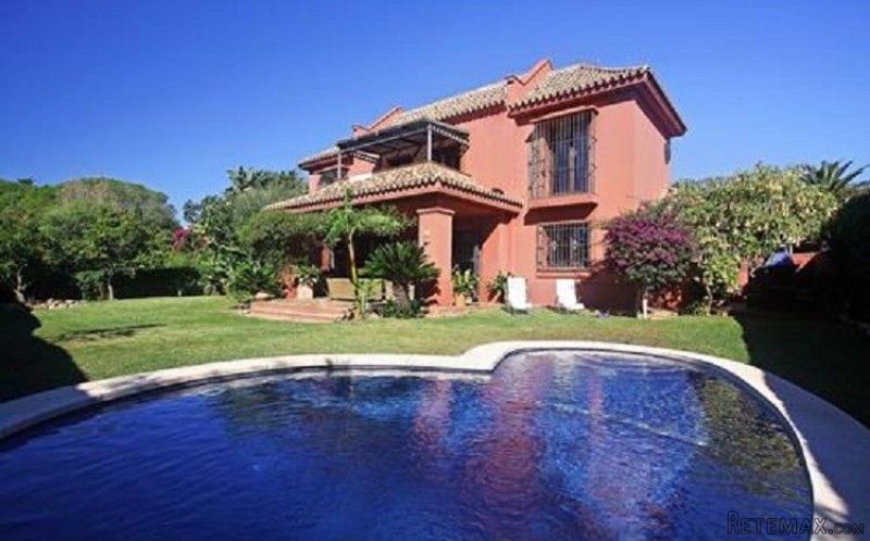 4 Bedrooms - Villas - Malaga - For Sale